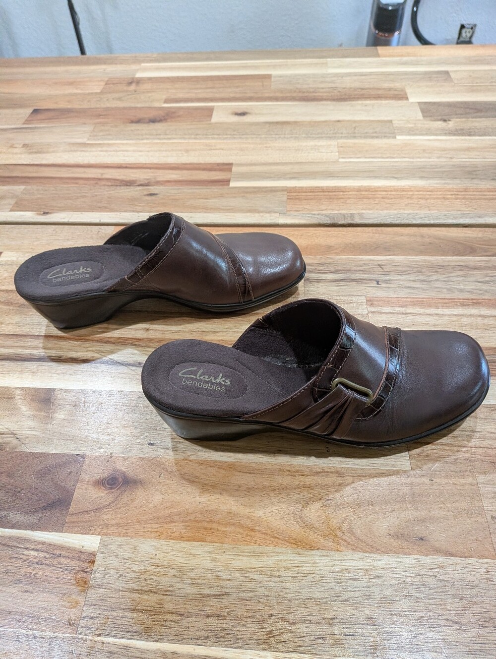Clarks Bendables Clogs Size 7.5 Brown Leather Comfort Mule Shoes Slip On Casual - Picture 3 of 7
